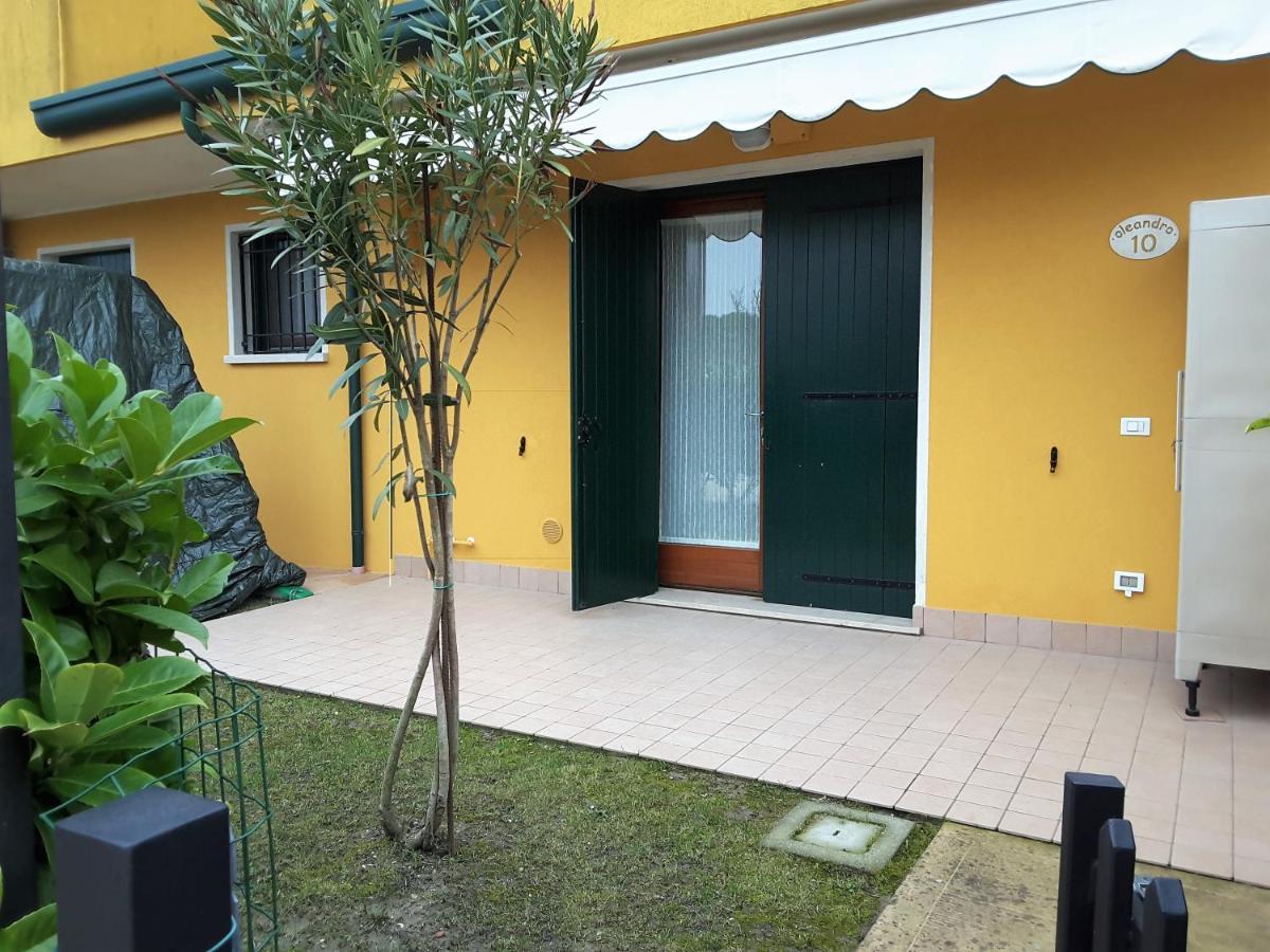 Hotel Apartments Villaggio Dei Fiori 4 Stars Luxury - Great Family Resort - Pet Friendly - With Hypermarket - Delivery Restaurant-Pizzeria - Room Breakfast With Supplement - Ultra Fast Wi-Fi - Play Area For Children - Olympic Swimming Pool - Parking Καόρλε Εξωτερικό φωτογραφία