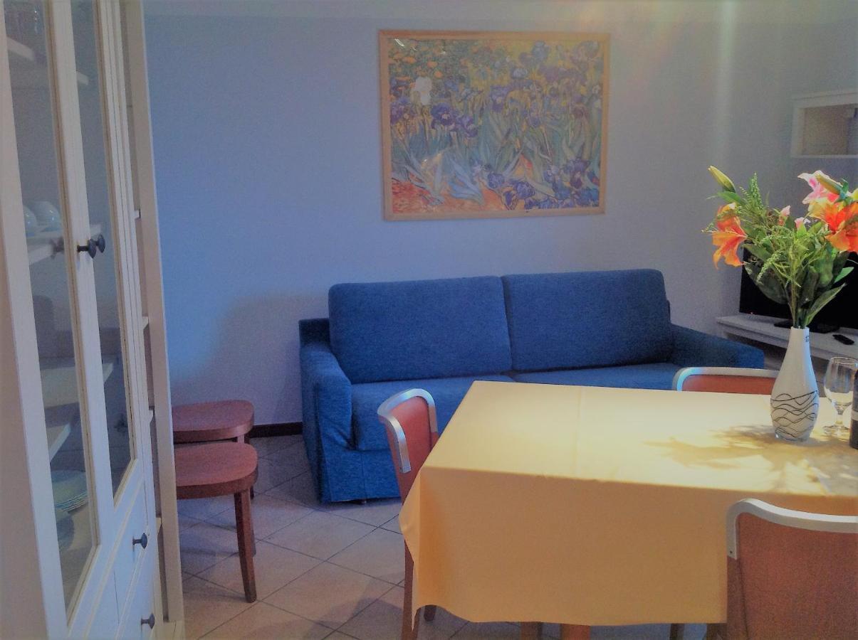 Hotel Apartments Villaggio Dei Fiori 4 Stars Luxury - Great Family Resort - Pet Friendly - With Hypermarket - Delivery Restaurant-Pizzeria - Room Breakfast With Supplement - Ultra Fast Wi-Fi - Play Area For Children - Olympic Swimming Pool - Parking Καόρλε Εξωτερικό φωτογραφία