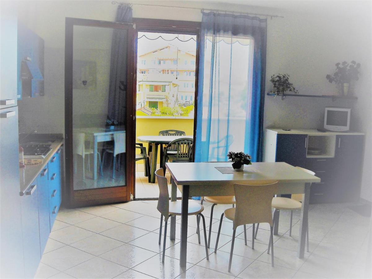 Hotel Apartments Villaggio Dei Fiori 4 Stars Luxury - Great Family Resort - Pet Friendly - With Hypermarket - Delivery Restaurant-Pizzeria - Room Breakfast With Supplement - Ultra Fast Wi-Fi - Play Area For Children - Olympic Swimming Pool - Parking Καόρλε Εξωτερικό φωτογραφία
