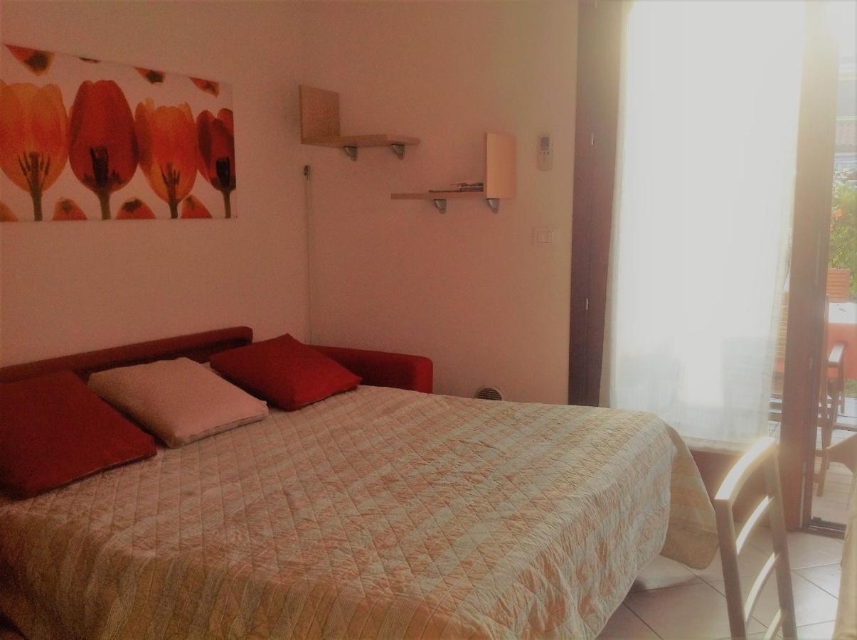 Hotel Apartments Villaggio Dei Fiori 4 Stars Luxury - Great Family Resort - Pet Friendly - With Hypermarket - Delivery Restaurant-Pizzeria - Room Breakfast With Supplement - Ultra Fast Wi-Fi - Play Area For Children - Olympic Swimming Pool - Parking Καόρλε Εξωτερικό φωτογραφία