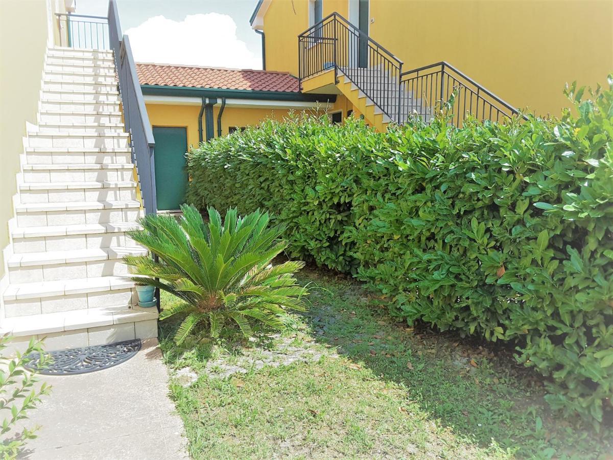 Hotel Apartments Villaggio Dei Fiori 4 Stars Luxury - Great Family Resort - Pet Friendly - With Hypermarket - Delivery Restaurant-Pizzeria - Room Breakfast With Supplement - Ultra Fast Wi-Fi - Play Area For Children - Olympic Swimming Pool - Parking Καόρλε Εξωτερικό φωτογραφία