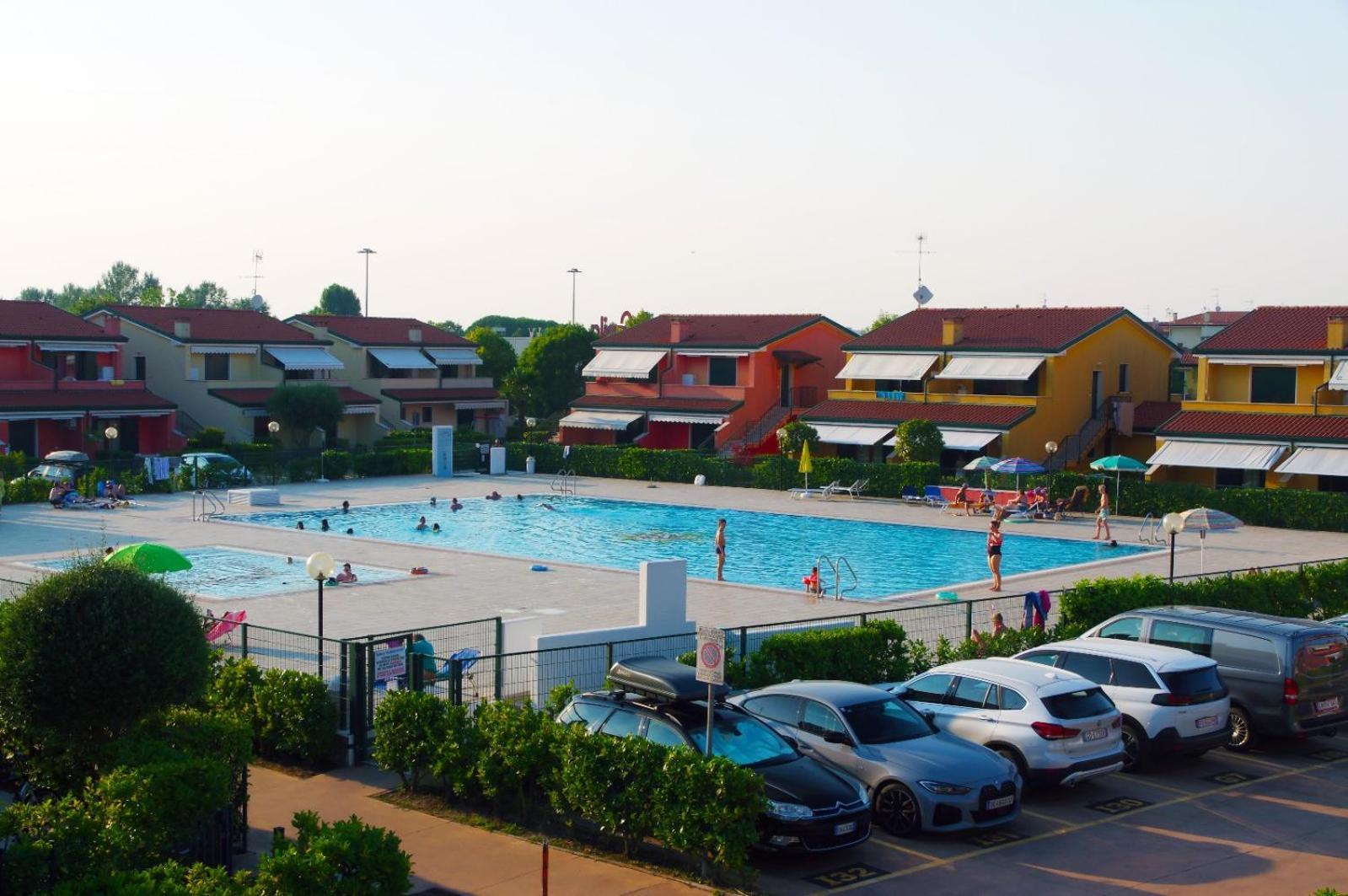 Hotel Apartments Villaggio Dei Fiori 4 Stars Luxury - Great Family Resort - Pet Friendly - With Hypermarket - Delivery Restaurant-Pizzeria - Room Breakfast With Supplement - Ultra Fast Wi-Fi - Play Area For Children - Olympic Swimming Pool - Parking Καόρλε Εξωτερικό φωτογραφία