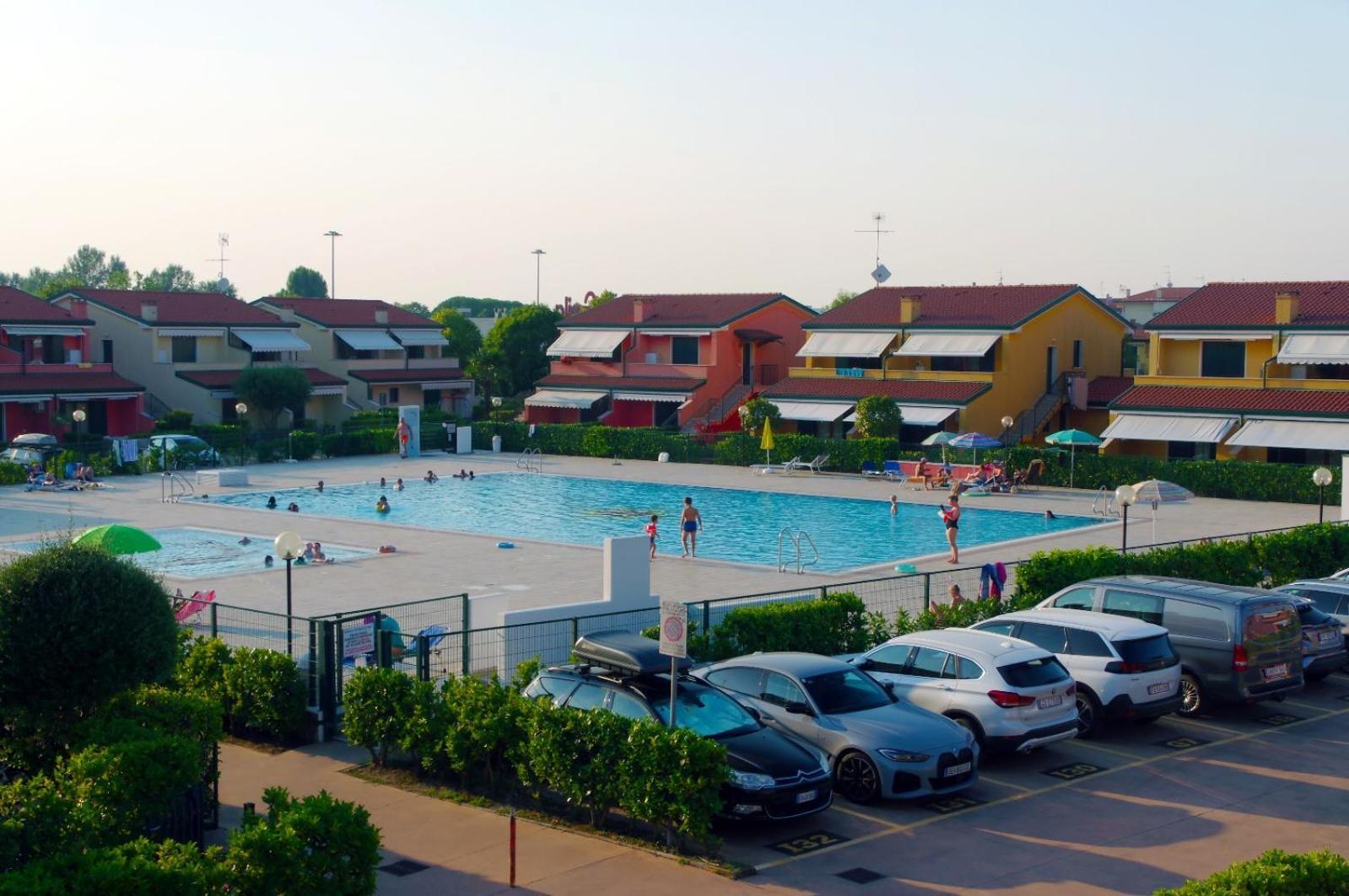 Hotel Apartments Villaggio Dei Fiori 4 Stars Luxury - Great Family Resort - Pet Friendly - With Hypermarket - Delivery Restaurant-Pizzeria - Room Breakfast With Supplement - Ultra Fast Wi-Fi - Play Area For Children - Olympic Swimming Pool - Parking Καόρλε Εξωτερικό φωτογραφία