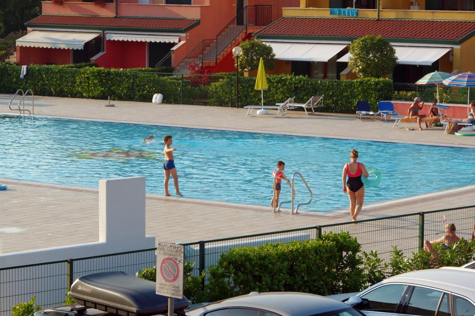 Hotel Apartments Villaggio Dei Fiori 4 Stars Luxury - Great Family Resort - Pet Friendly - With Hypermarket - Delivery Restaurant-Pizzeria - Room Breakfast With Supplement - Ultra Fast Wi-Fi - Play Area For Children - Olympic Swimming Pool - Parking Καόρλε Εξωτερικό φωτογραφία