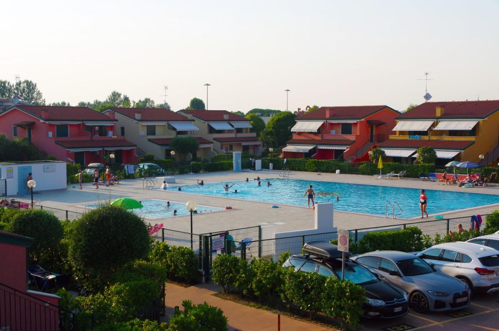 Hotel Apartments Villaggio Dei Fiori 4 Stars Luxury - Great Family Resort - Pet Friendly - With Hypermarket - Delivery Restaurant-Pizzeria - Room Breakfast With Supplement - Ultra Fast Wi-Fi - Play Area For Children - Olympic Swimming Pool - Parking Καόρλε Εξωτερικό φωτογραφία