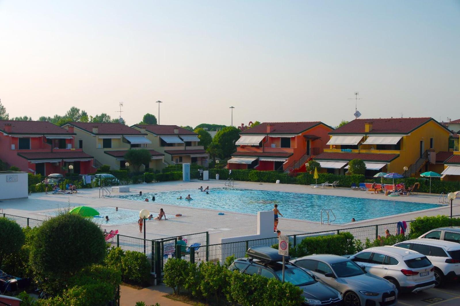 Hotel Apartments Villaggio Dei Fiori 4 Stars Luxury - Great Family Resort - Pet Friendly - With Hypermarket - Delivery Restaurant-Pizzeria - Room Breakfast With Supplement - Ultra Fast Wi-Fi - Play Area For Children - Olympic Swimming Pool - Parking Καόρλε Εξωτερικό φωτογραφία