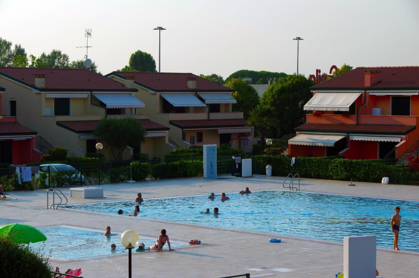 Hotel Apartments Villaggio Dei Fiori 4 Stars Luxury - Great Family Resort - Pet Friendly - With Hypermarket - Delivery Restaurant-Pizzeria - Room Breakfast With Supplement - Ultra Fast Wi-Fi - Play Area For Children - Olympic Swimming Pool - Parking Καόρλε Εξωτερικό φωτογραφία