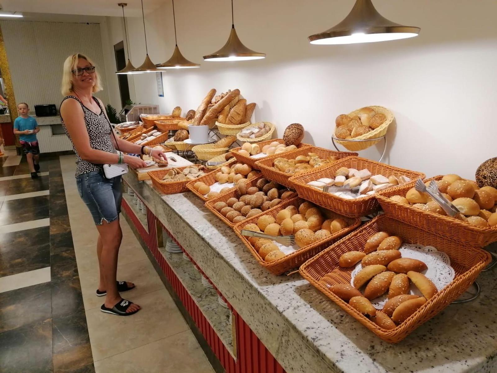Hotel Apartments Villaggio Dei Fiori 4 Stars Luxury - Great Family Resort - Pet Friendly - With Hypermarket - Delivery Restaurant-Pizzeria - Room Breakfast With Supplement - Ultra Fast Wi-Fi - Play Area For Children - Olympic Swimming Pool - Parking Καόρλε Εξωτερικό φωτογραφία
